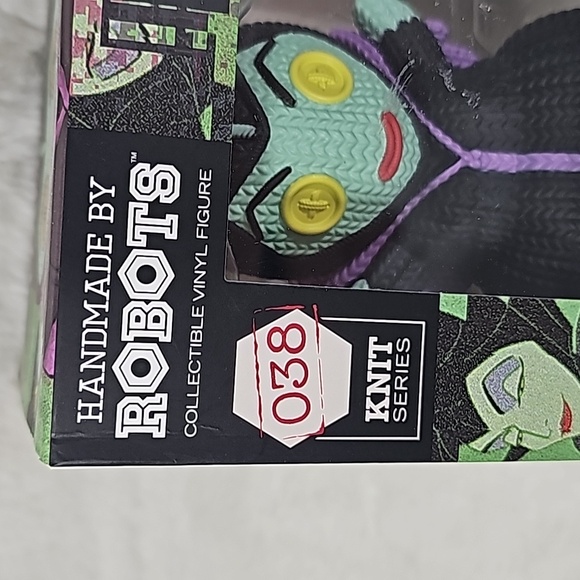 Maleficent Handmade by Robots Full Size Vinyl Figure - Picture 4 of 6